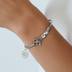 Silver Tone Key Charm Bracelet

NWT